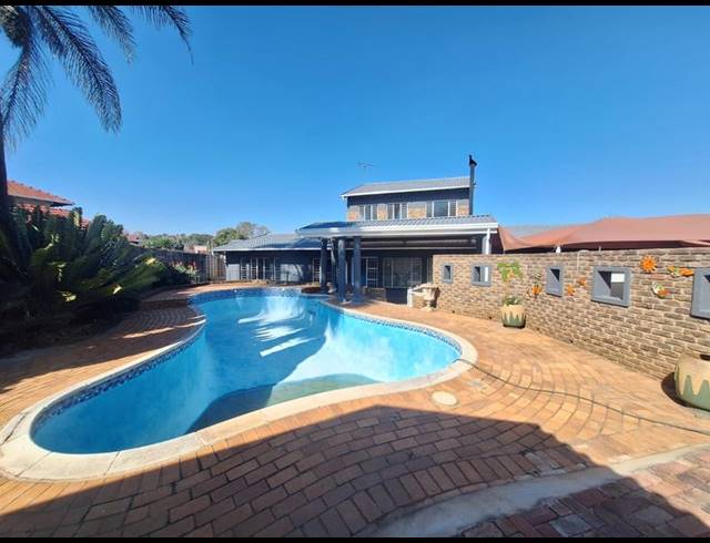 5 BEDROOM HOUSE FOR SALE IN DORINGKLOOF